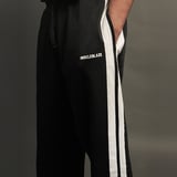https://img6.hkrtcdn.com/40807/prd_4080695-MuscleBlaze-Straight-Fit-Panel-Trackpants-Black-XLarge_o.jpg