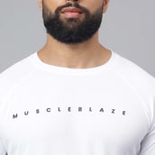 7 - MuscleBlaze Patterned Dry-Fit Active Tee Half Sleeve, Polar White Large